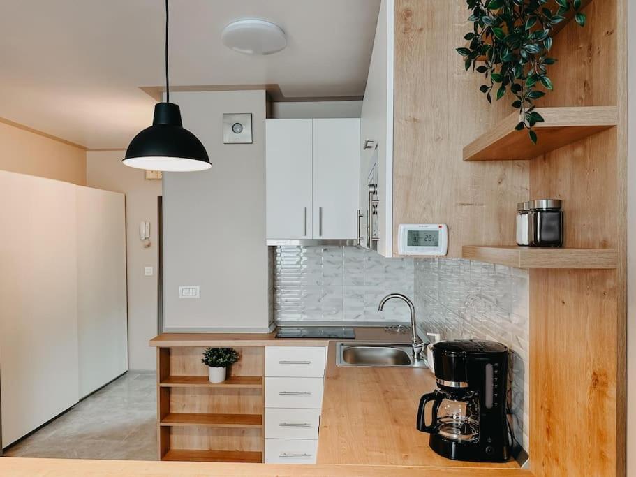 Apartamento Agoll Victoria - Self Checkin Resita Exterior foto